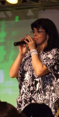 Foto de Vanessa Fom e Ministério Coração em Chamas