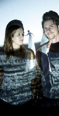 Foto de Estrela Leminski e Téo Ruiz