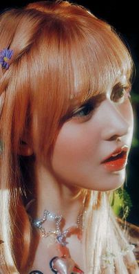 Foto de LILY (NMIXX)