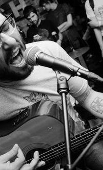 Foto de Into It. Over It.