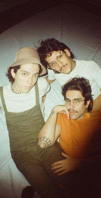 Foto de Aquino e a Orquestra Invisível