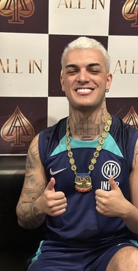 Foto de DJ LK da Escócia