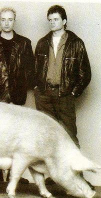 Foto de Red Lorry Yellow Lorry