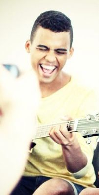 Foto de Lucas e Orelha 