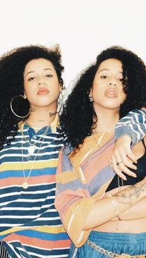 Foto de Tasha & Tracie