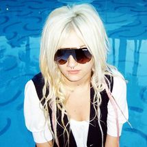 Foto de Porcelain And The Tramps