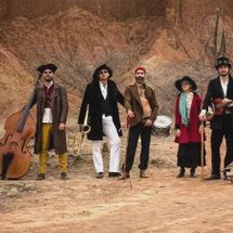 Foto de Burning Caravan