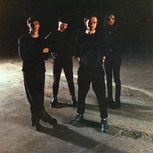 Foto de Above, Below