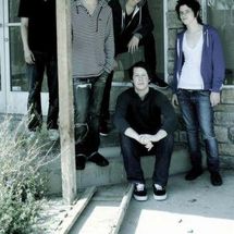 Foto de Underneath The Gun