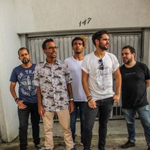 Foto de Bastilha Em Queda