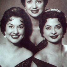 Foto de The DeCastro Sisters