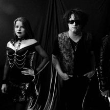 Foto de Ariel Maniki and the Black Halos