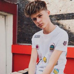 Foto do artista HRVY