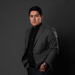 Foto do artista Julián Mercado