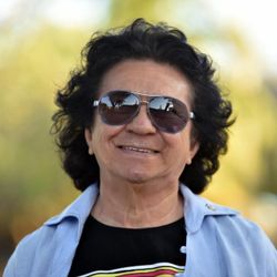 Foto do artista Bartô Galeno