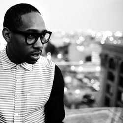 Foto do artista PJ Morton