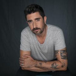 Foto do artista Alex Ubago
