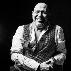 Foto do artista Paulo Gonzo