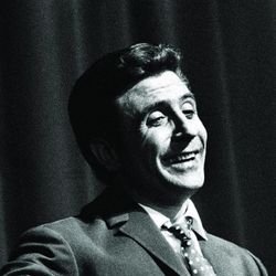 Foto do artista Gilbert Becaud