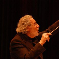 Foto do artista Luis Bacalov