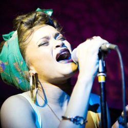 Foto do artista Andra Day