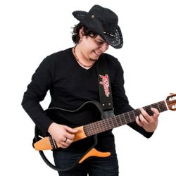 Foto do artista Emiliano Pordeus