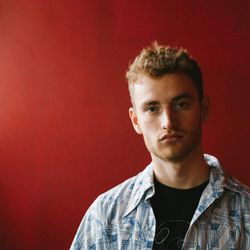 Foto do artista Tom Misch