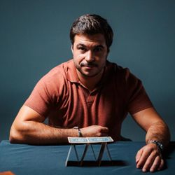 Foto do artista Luis Trigacheiro
