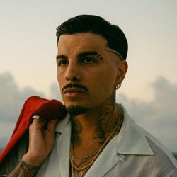 Foto do artista Rauw Alejandro