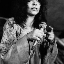 Foto do artista Brigitte Fontaine