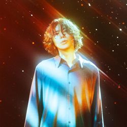 Foto do artista Kenshi Yonezu