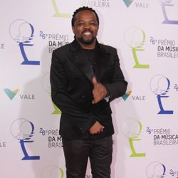 Foto do artista Xande de Pilares