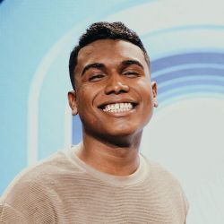 Foto do artista Alexsander Lúcio
