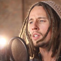 Foto do artista JP Cooper