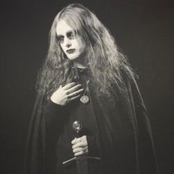 Foto do artista Këkht Aräkh