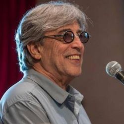 Foto do artista Ivan Lins