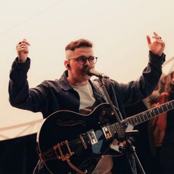 Foto do artista Alessandro Vilas Boas