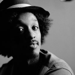 Foto do artista K'NAAN