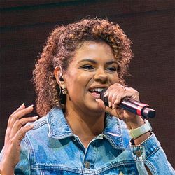 Foto do artista Nívea Soares