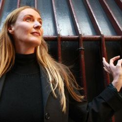 Foto do artista Lisa Gerrard