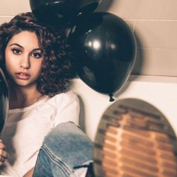 Foto do artista Alessia Cara