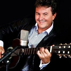 Foto do artista Valdeci Aguiar