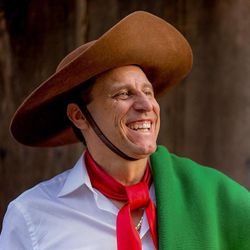 Foto do artista João Luiz Corrêa