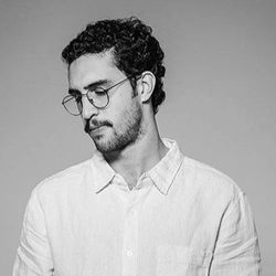 Foto do artista Zeca Veloso