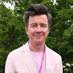 Foto do artista Rick Astley