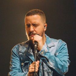 Foto do artista Isaías Saad
