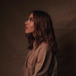 Foto do artista Julliany Souza