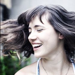 Foto do artista Tiê