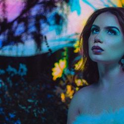 Foto do artista Carol Biazin