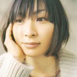 Foto do artista Yoko Kanno